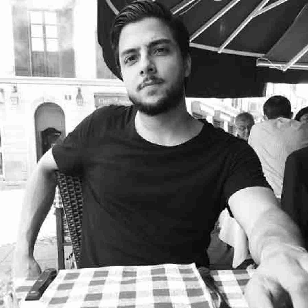 دانلود آهنگ لالایی (لایو ورژن) مهراد هیدن