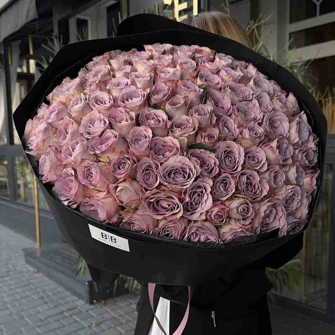 دانلود آهنگ برا من با همه فرق داریا من نیستم قاطی هر جاییا کیمی