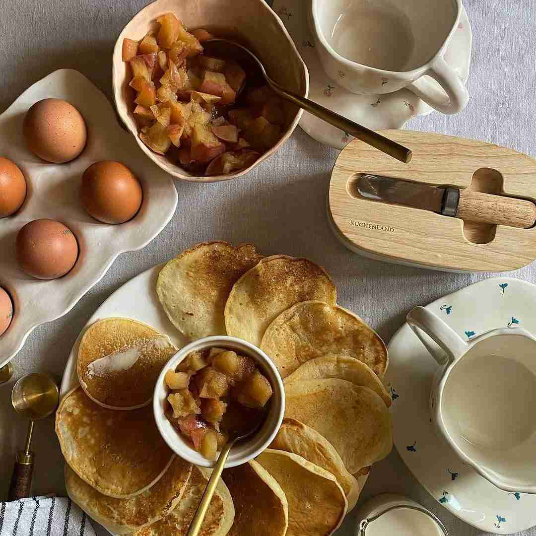 دانلود آهنگ اون موهاش بنفشه‌ لباسش میدرخشه میخواد بکشه نقشه روزیبی