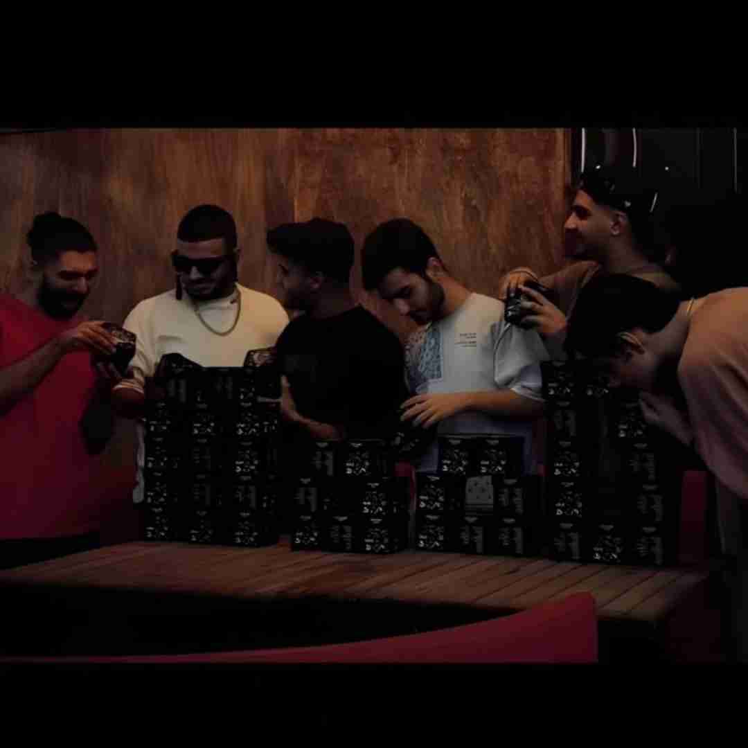 دانلود آهنگ 00-00 AM کسری 