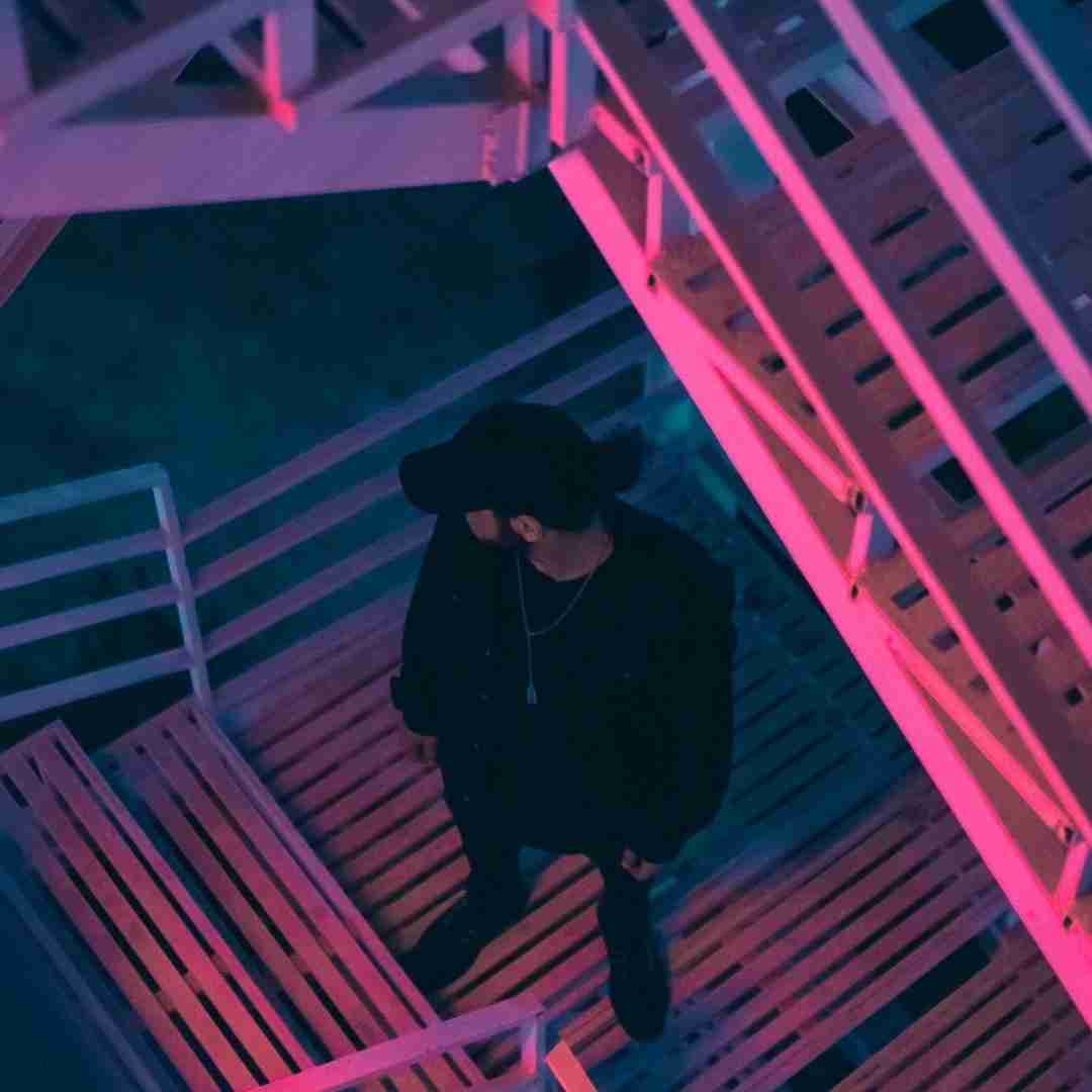 دانلود آهنگ میرم با یه قطارو سیرم از این اشتباهو احسان دریا دل