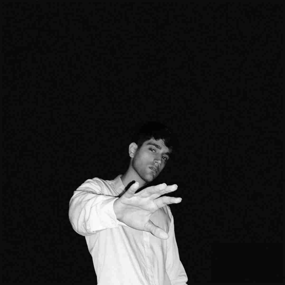 دانلود آهنگ ترکت نمی کنم روزیبی