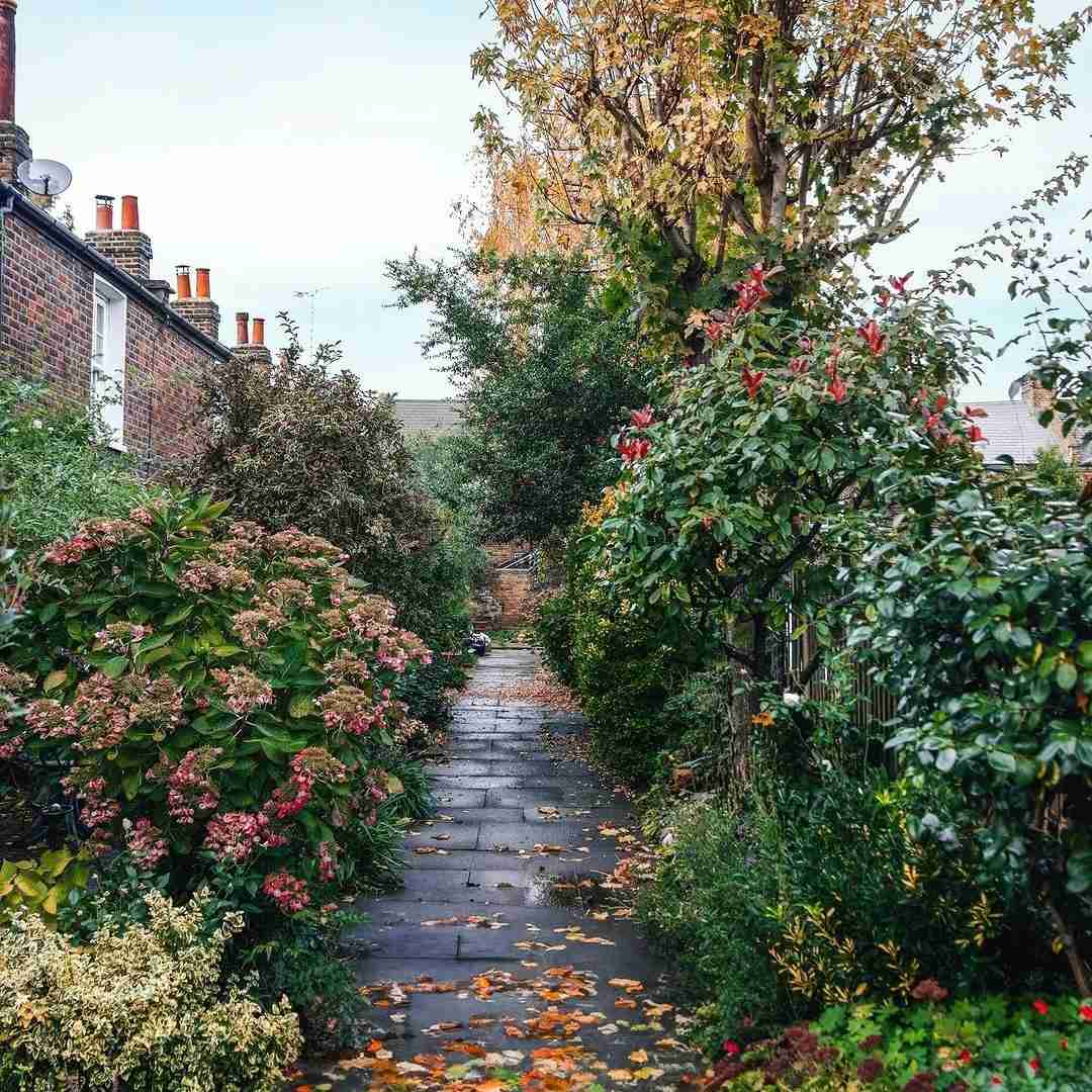 دانلود آهنگ دوس دارم گرفتار ام شدم دوستامم فرستادم هلند
