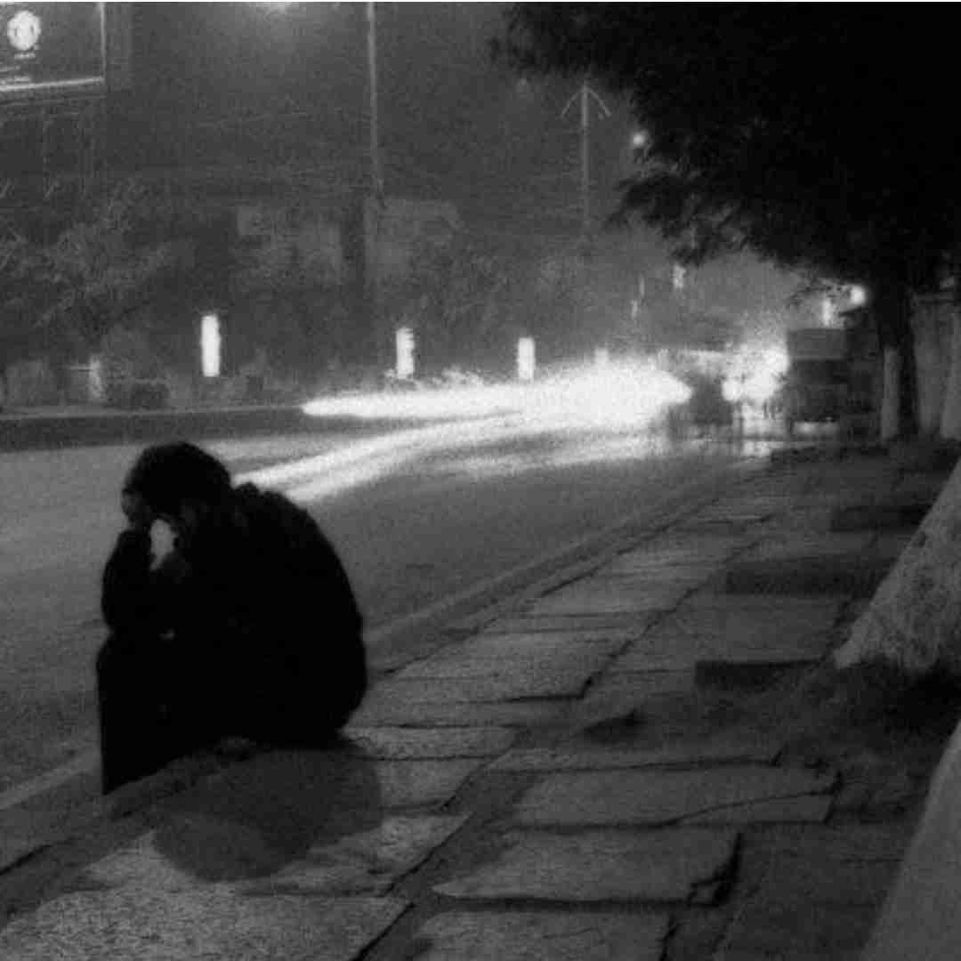 دانلود آهنگ من بازم بیدارم فردامو میسازم دیروزو نیست یادم این زخما میسوزن 