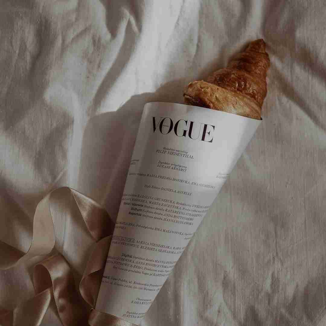 دانلود آهنگ همه دستا بالا یوری دختر خانوما هپلی 