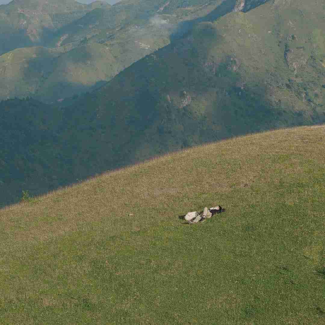 دانلود آهنگ خنده اَ رو فیسم فید بی حسم اَ کی ته قصمم