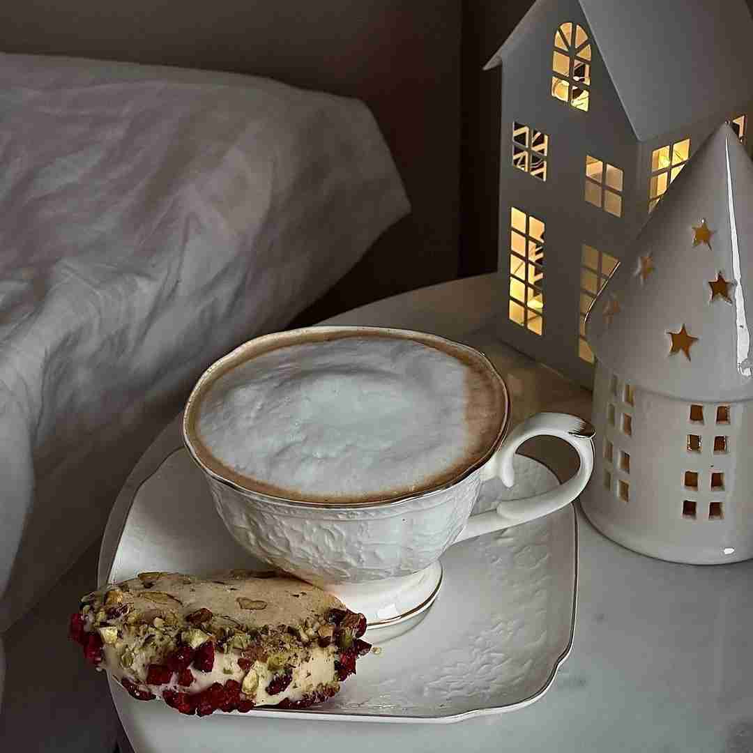 دانلود آهنگ من شاعرانه با مرگ میرقصم هر روز 