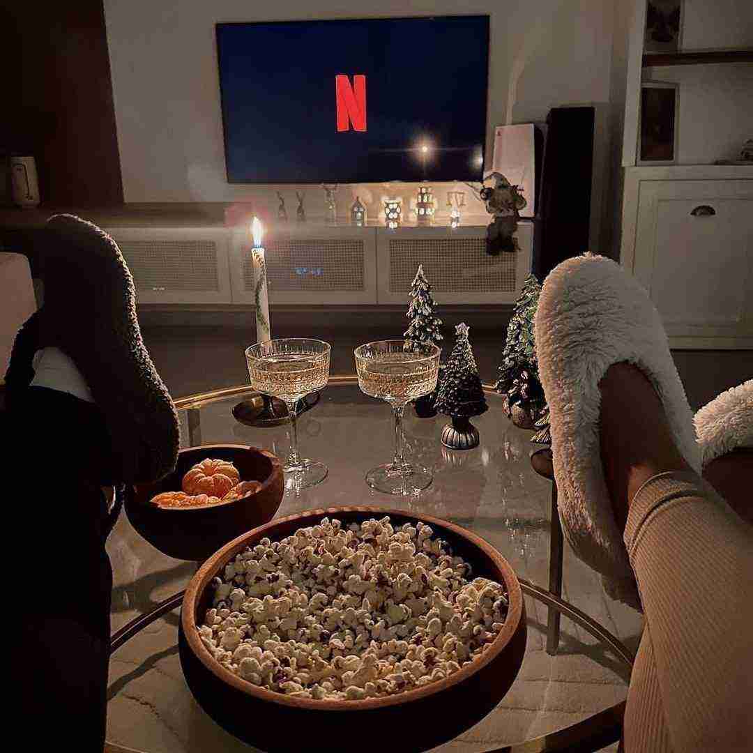 دانلود آهنگ درست همین جا چند قدم برگرد عقب درونتو بنگر