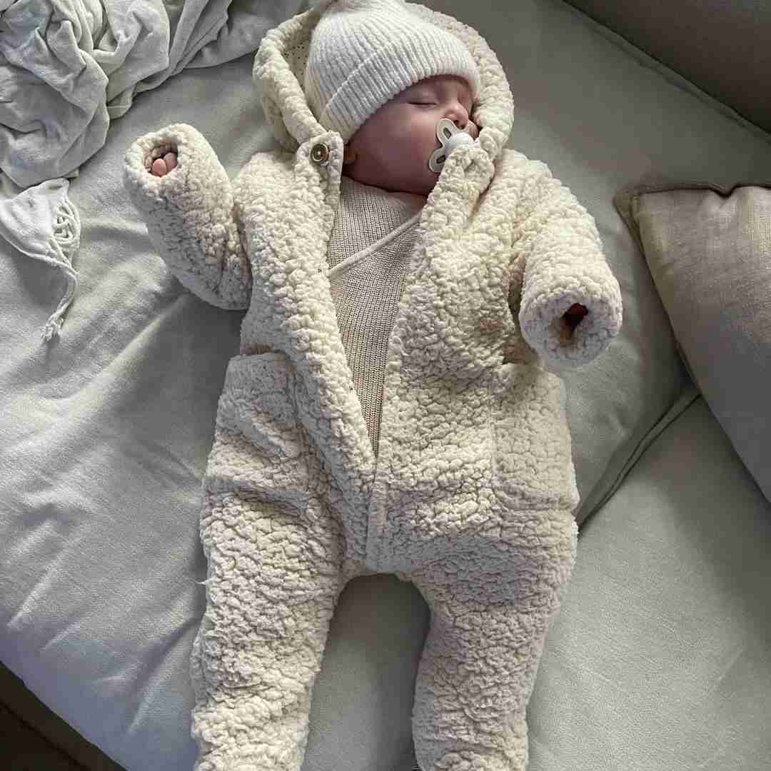 دانلود آهنگ نگاهش کردم با انگشتم نشونش دادم برگایی رو که خشکن 