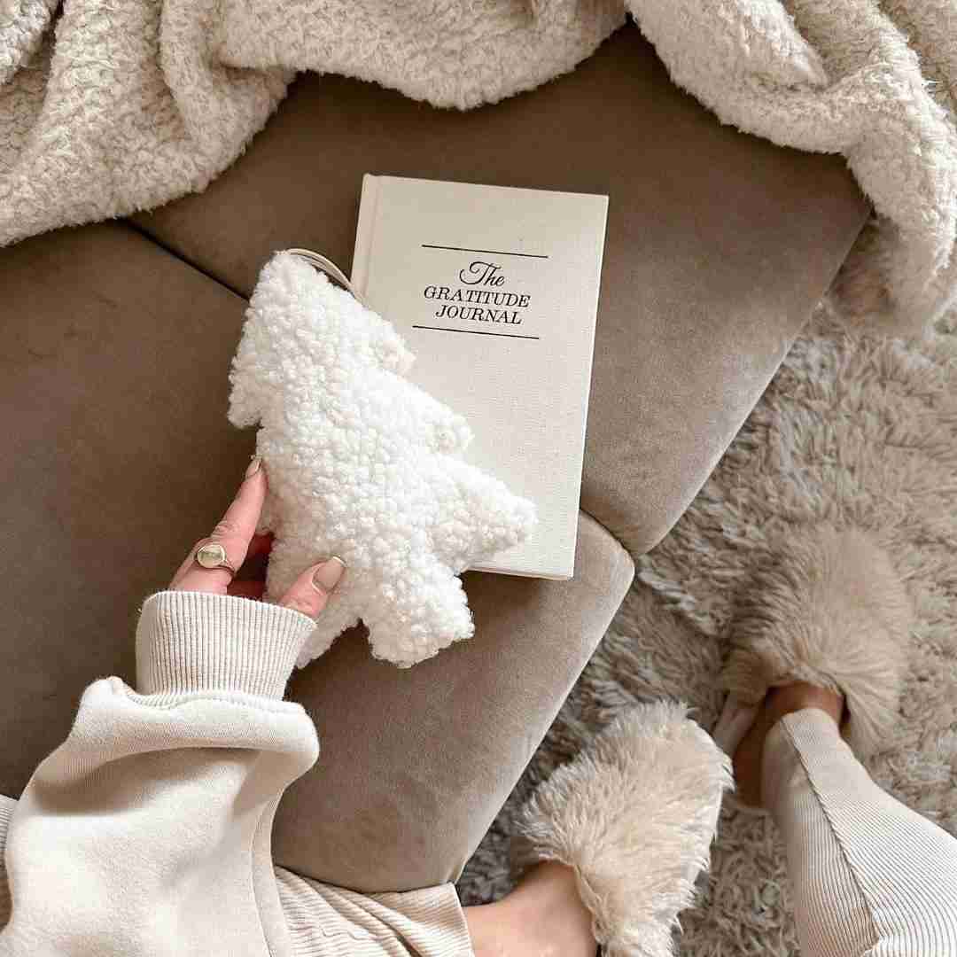 دانلود آهنگ فقط یه بار دیگه بده بوسو وقتی که سرما زد به تنم سوزو 