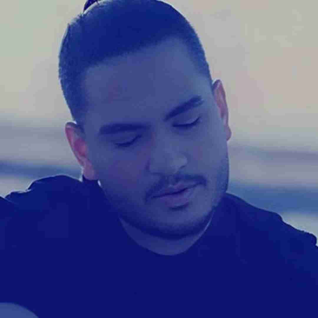 دانلود آهنگ یه مرواریدی وسط صدف قلبم نیواد