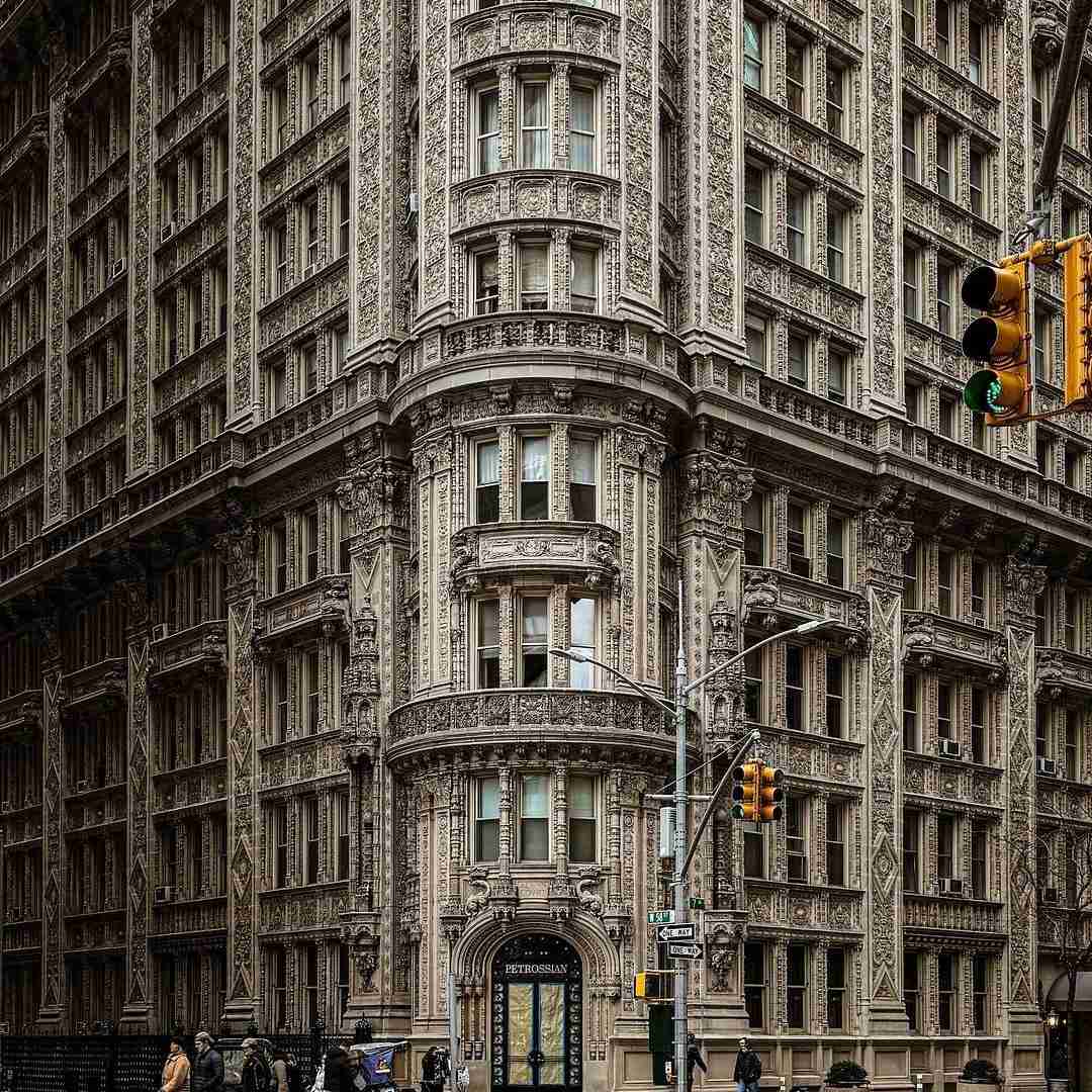 دانلود آهنگ وای دارم آتیش میگیرم دیگه از غصه و غم دلم میخواد بمیرم 