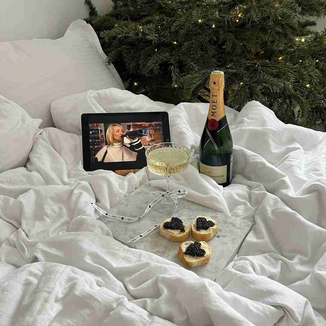 دانلود آهنگ ﺑﻴﺎ و اﻳﻨﺠﺎ ﺗﻮ ﺳﻬﻢ ﻣﻦ ﺷﻮ