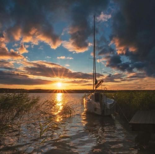 دانلود آهنگ ‫میخوابم رو مبل چون که تختم بی تو فان نی 