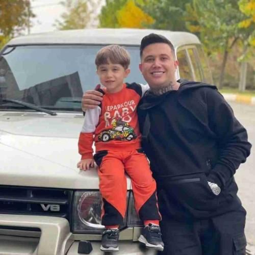 دانلود آهنگ منه بردی تو رویایی مث فیلم زیر دریایی علی احمدیانی