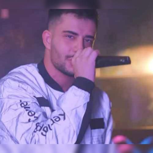 دانلود آهنگ یه آهنگ غمگین هی رو تکرار وقتی میکنم عکساتو پیداش علی حسینی