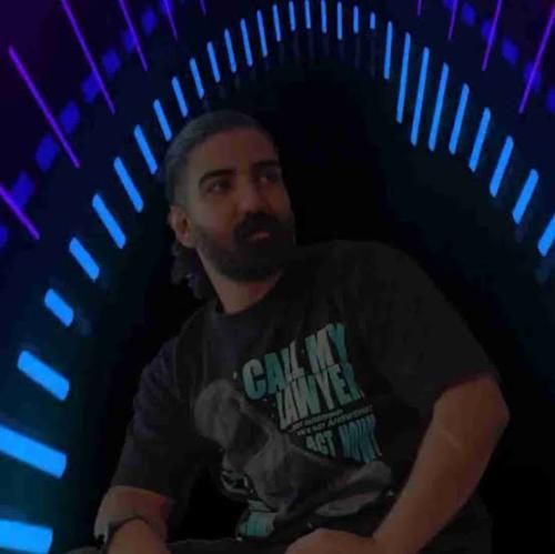 دانلود آهنگ یقه واز مانتو کل تهرانه یا استانبول میلاد غلامی