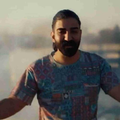 دانلود آهنگ یالا آقای راننده خلاصی که له دنده ﻣﺴﺎﻓﺮم ﻣﻦ اﻣﺸو میلاد غلامی