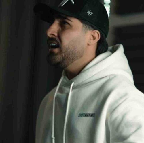 دانلود آهنگ هم دوست دارم هم بیزارم ازت امیر لیام