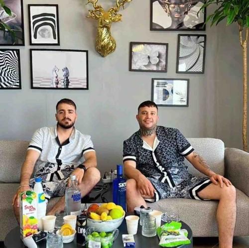 دانلود آهنگ انگار تویه جزیرم تونه آغوش میگیرم علی احمدیانی