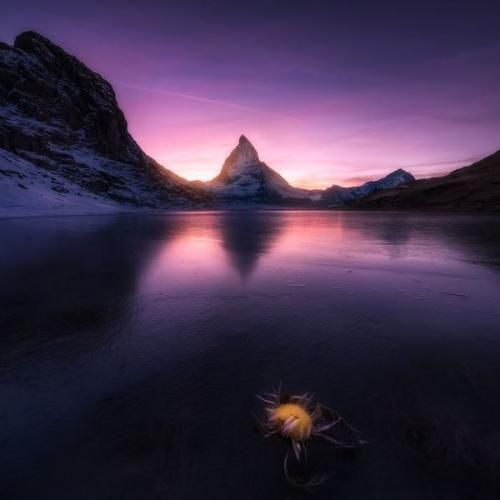 دانلود آهنگ تو برام مث بارونی واسه کویر آدم دوس داره تو بغلت باشه اسیر 