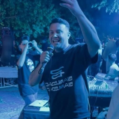 دانلود آهنگ چشام برات پر میزدن تو که برام پر پر شدی علی احمدیانی