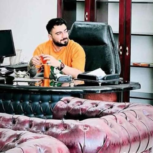 دانلود آهنگ با همه فرق داری رو دست نداری رامین تجنگی