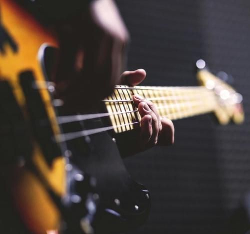 دانلود آهنگ حس تنهایی رامین بیباک