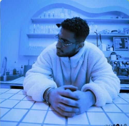 دانلود آهنگ بی جنبه آرموند